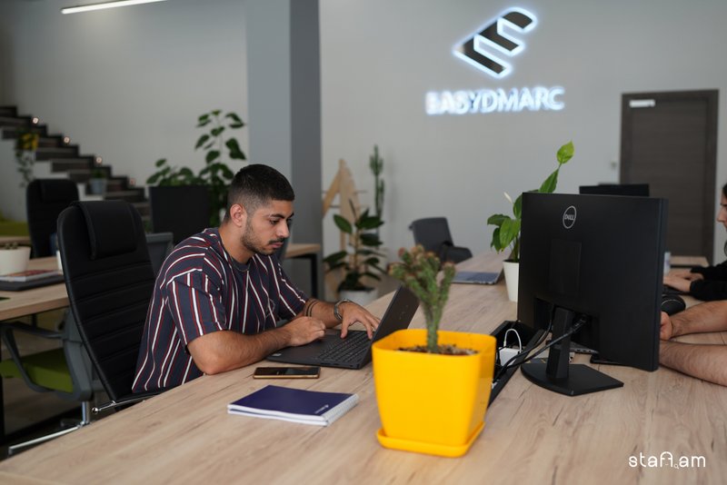 Հայաստանի լավագույն գրասենյակները. EasyDMARC-ի լուսավոր ու ջերմ աշխատանքային միջավայրը