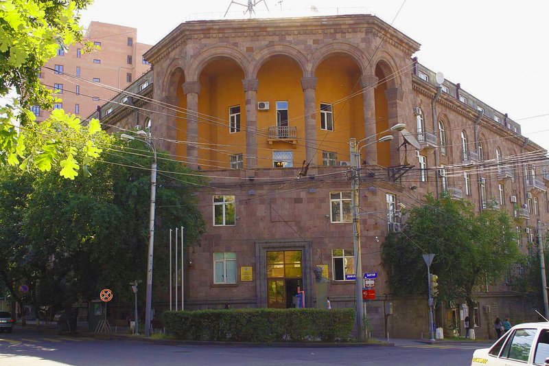“Մարդ պետք է սիրի իր աշխատանքը և զբաղվի իր հետաքրքրությունների շրջանակին համապատասխան գործով”,- Լևոն Բաբամյան, ԵՊԼՀ Կարիերայի կենտրոնի ղեկավար